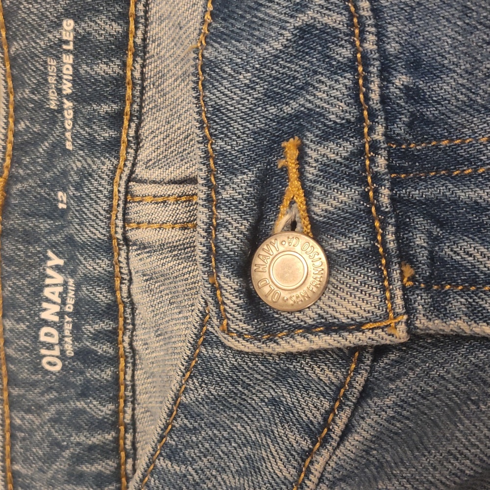Old Navy Drapey Denim Mid-Rise Baggy Wide Leg Jeans. - Picture 3 of 3